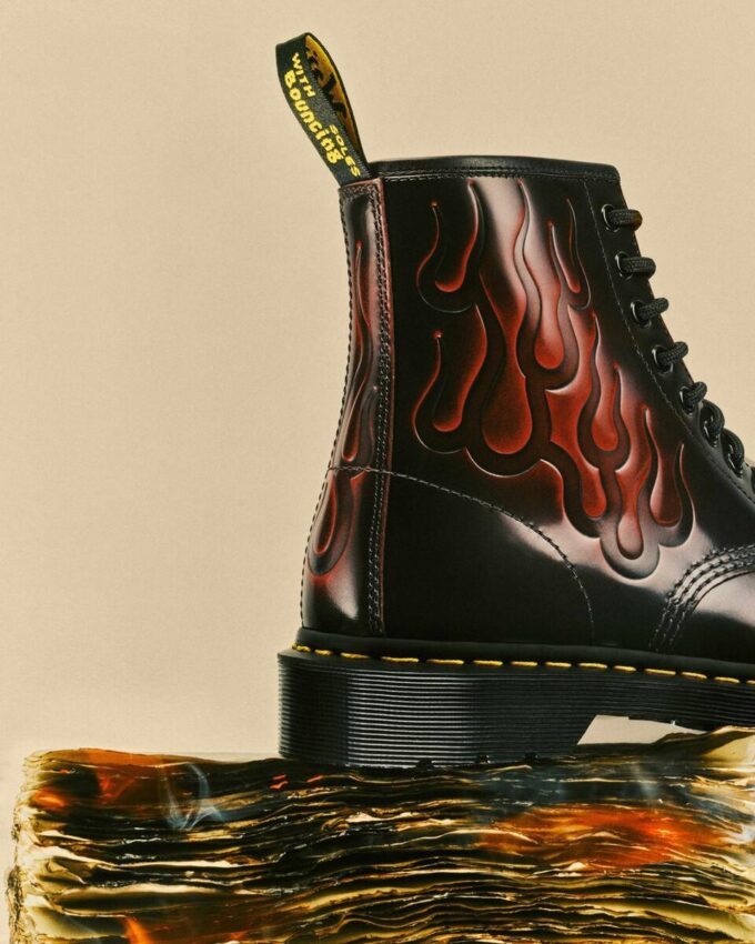 1460 Inferno Arcadia Rub Off Lederstiefel