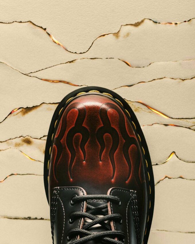 1460 Inferno Arcadia Rub Off Lederstiefel