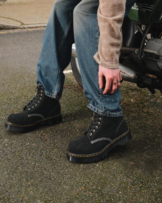 1460 Made in England Emboss Suede Schnürstiefel