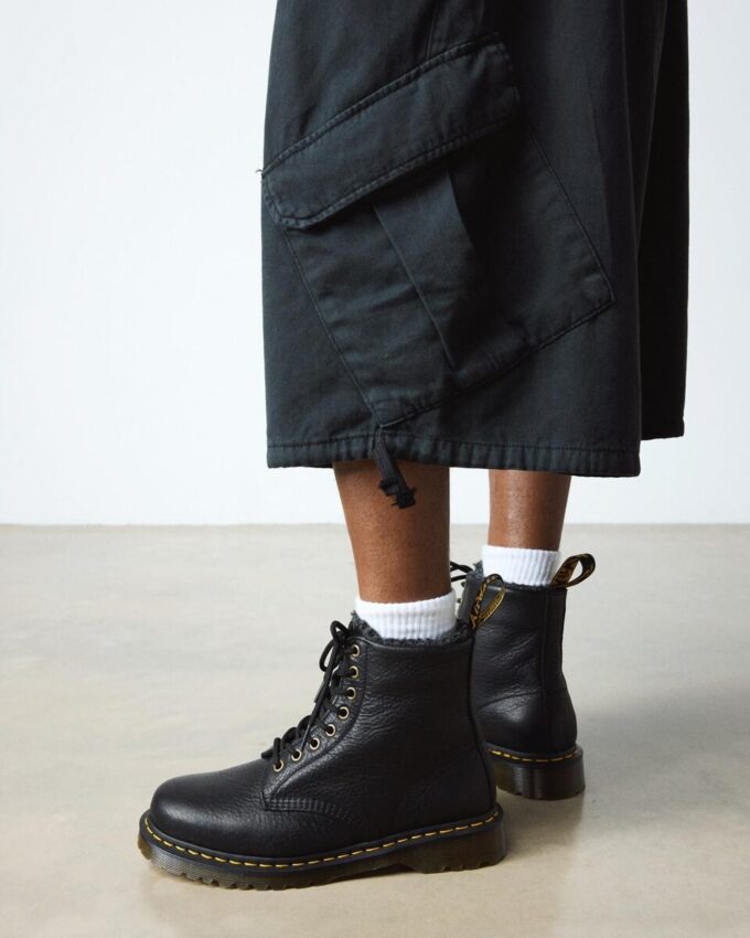 1460 Schnürstiefel aus Grizzly-Leder mit Kunstfellfutter 1460 Schnürstiefel aus Grizzly-Leder mit Kunstfellfutter