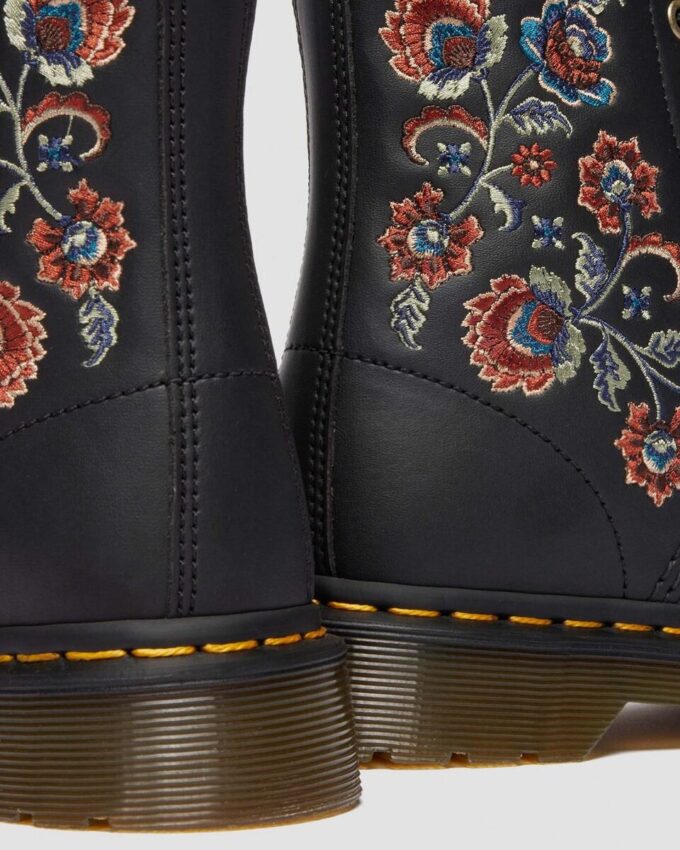 1460 VONDA TF Schnürstiefel aus recyceltem Leder mit Blumenprint 1460 VONDA TF Schnürstiefel aus recyceltem Leder mit Blumenprint