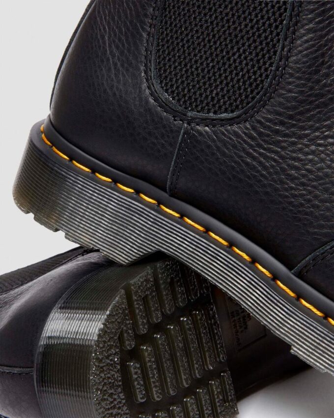 2976 Ambassador Leather Chelsea Boot
