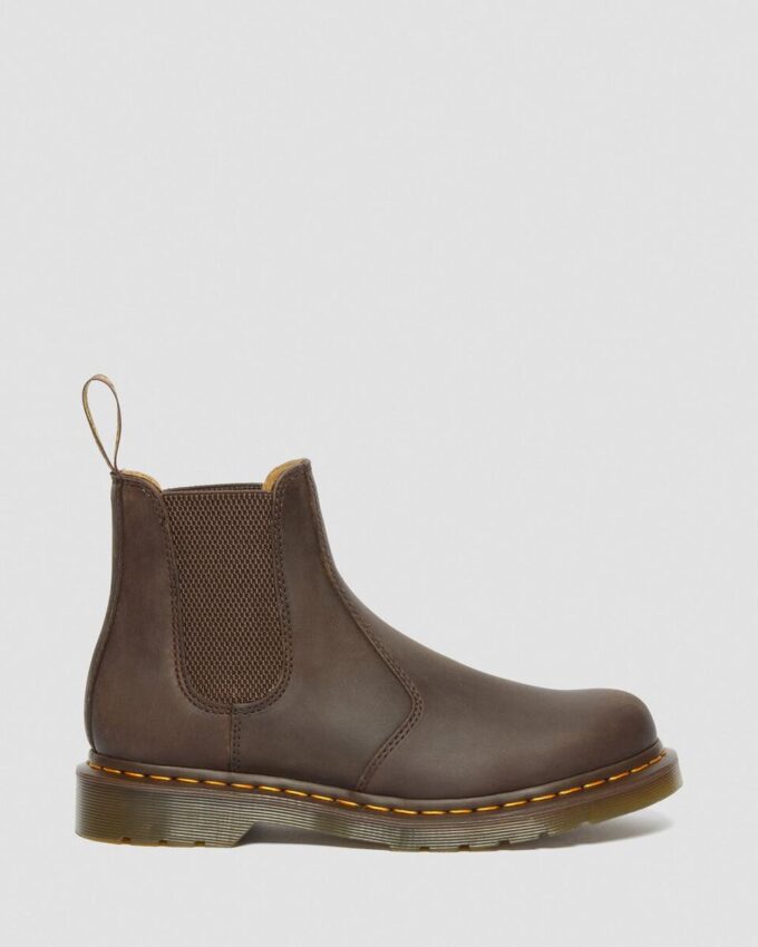 2976 Chelsea Boot aus Crazy Horse-Leder mit gelben Nähten 2976 Chelsea Boot aus Crazy Horse-Leder mit gelben Nähten