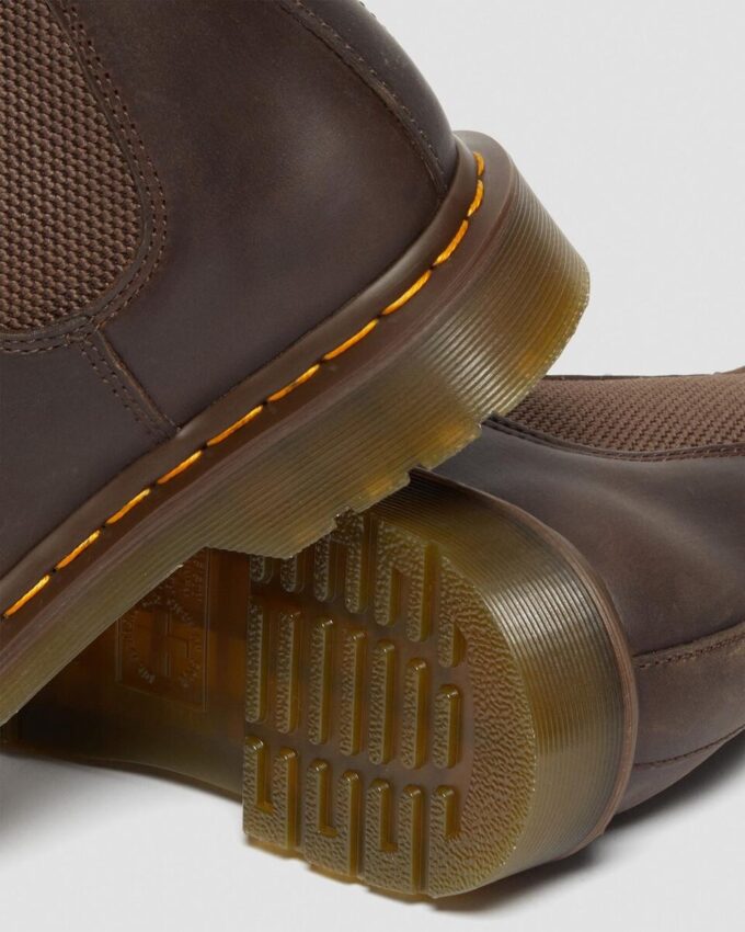 2976 Chelsea Boot aus Crazy Horse-Leder mit gelben Nähten 2976 Chelsea Boot aus Crazy Horse-Leder mit gelben Nähten