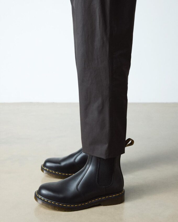 2976 Chelsea Boot aus Smooth Leather mit gelben Nähten 2976 Chelsea Boot aus Smooth Leather mit gelben Nähten