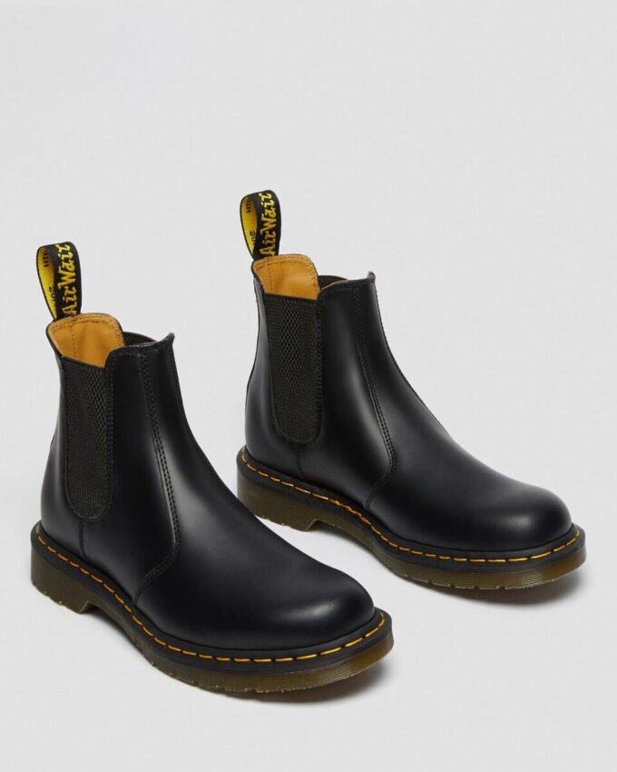 2976 Chelsea Boot aus Smooth Leather mit gelben Nähten 2976 Chelsea Boot aus Smooth Leather mit gelben Nähten