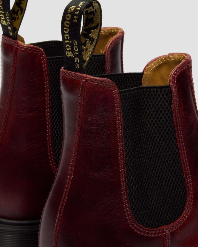 2976 Hergestellt in England Klassische Chelsea-Stiefel aus Kalbsleder 2976 Hergestellt in England Klassische Chelsea-Stiefel aus Kalbsleder