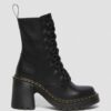 Chesney Lederstiefel mit ausgestellten Absätzen und Schnürung Chesney Lederstiefel mit ausgestellten Absätzen und Schnürung