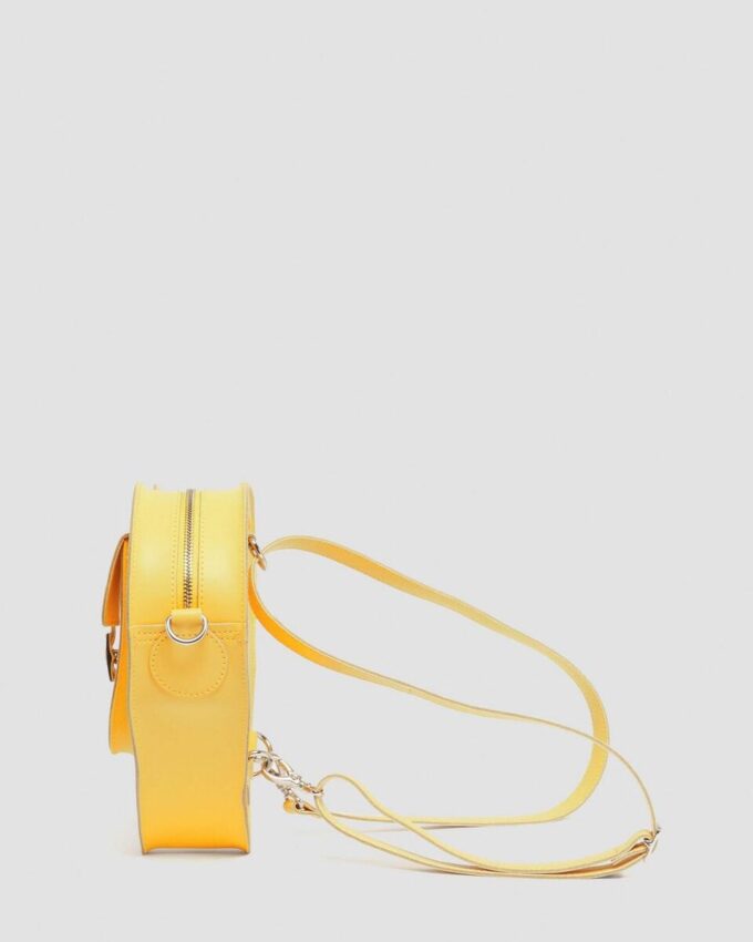 Herzförmige Kiev-Ledertasche mit Metallbeschlägen Herzförmige Kiev-Ledertasche mit Metallbeschlägen