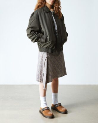 Isham Wildleder und Jacquard-Pantoletten
