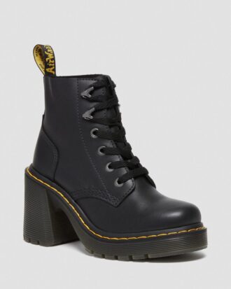 Jesy Sendal Lederstiefel mit Schnürung und ausgestelltem Absatz Jesy Sendal Lederstiefel mit Schnürung und ausgestelltem Absatz
