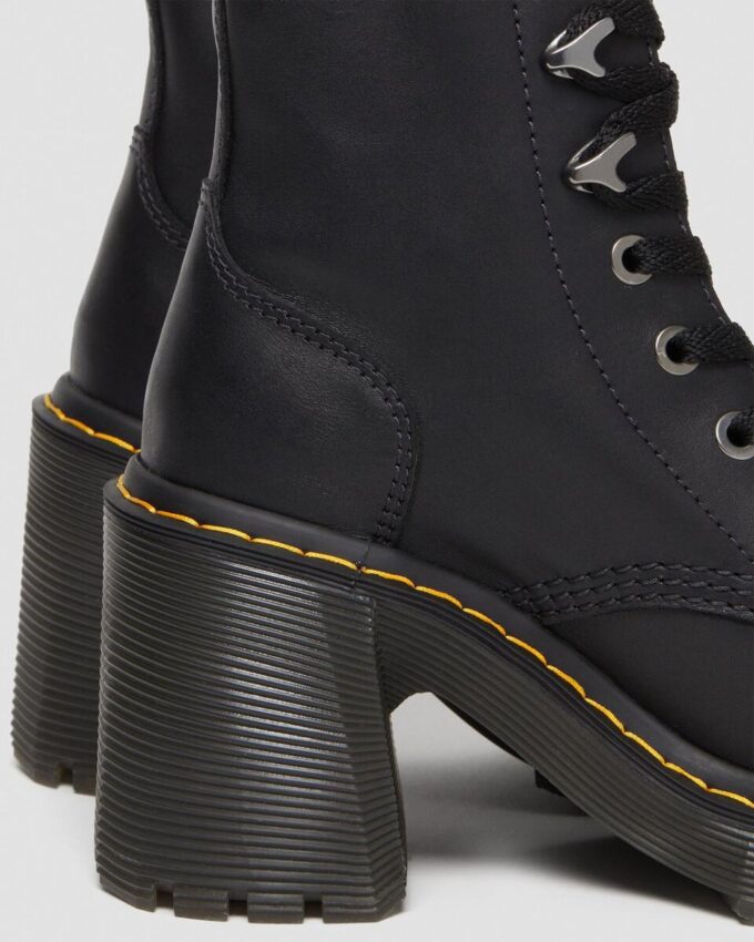 Jesy Sendal Lederstiefel mit Schnürung und ausgestelltem Absatz Jesy Sendal Lederstiefel mit Schnürung und ausgestelltem Absatz