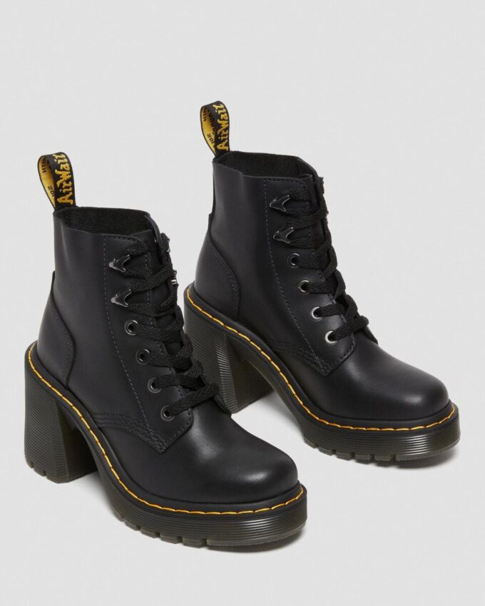 Jesy Sendal Lederstiefel mit Schnürung und ausgestelltem Absatz Jesy Sendal Lederstiefel mit Schnürung und ausgestelltem Absatz