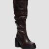 Kasey Kinsley Lederstiefel mit hohem Absatz Kasey Kinsley Lederstiefel mit hohem Absatz