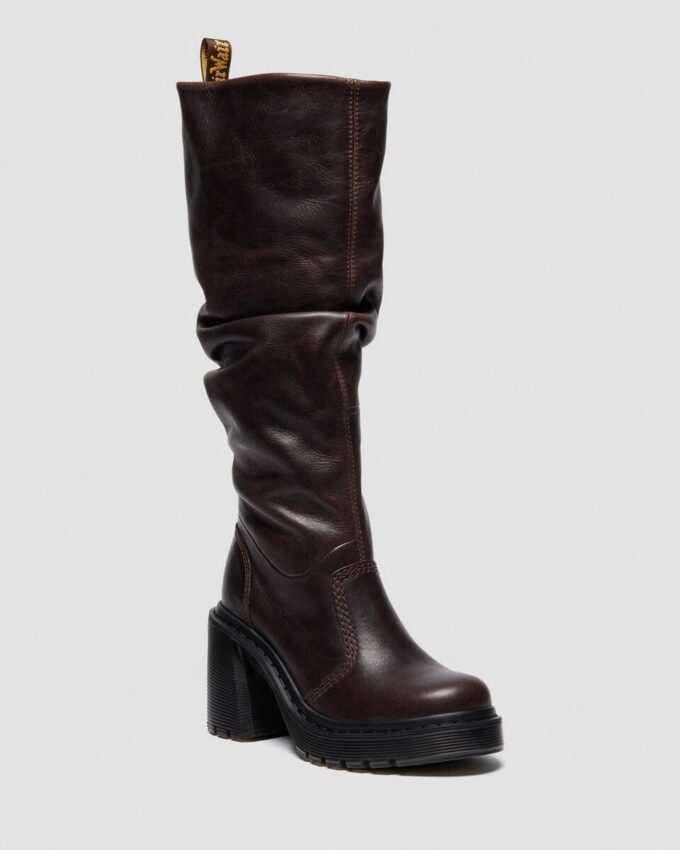 Kasey Kinsley Lederstiefel mit hohem Absatz Kasey Kinsley Lederstiefel mit hohem Absatz