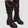 Kasey Kinsley Lederstiefel mit hohem Absatz Kasey Kinsley Lederstiefel mit hohem Absatz