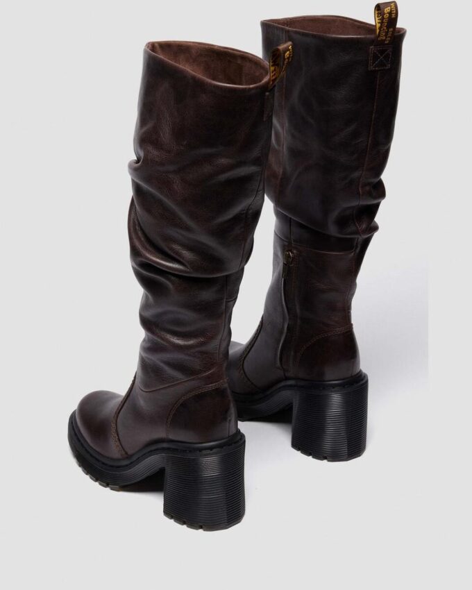 Kasey Kinsley Lederstiefel mit hohem Absatz Kasey Kinsley Lederstiefel mit hohem Absatz