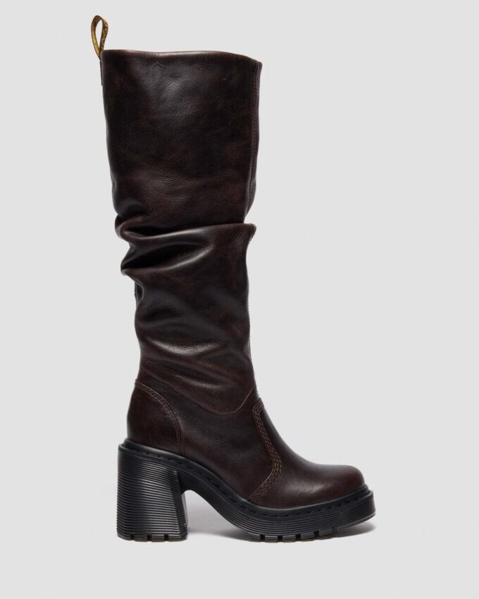 Kasey Kinsley Lederstiefel mit hohem Absatz Kasey Kinsley Lederstiefel mit hohem Absatz