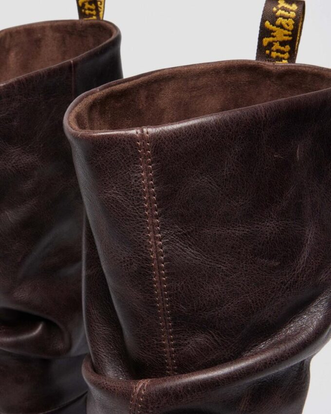 Kasey Kinsley Lederstiefel mit hohem Absatz Kasey Kinsley Lederstiefel mit hohem Absatz