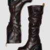 Kasey Kinsley Lederstiefel mit hohem Absatz Kasey Kinsley Lederstiefel mit hohem Absatz