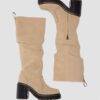 KASEY Kniehohe Stiefel aus Wildleder mit Absatz KASEY Kniehohe Stiefel aus Wildleder mit Absatz