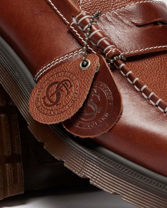 Penton Made in England Klassische Loafer aus Kalbsleder Penton Made in England Klassische Loafer aus Kalbsleder