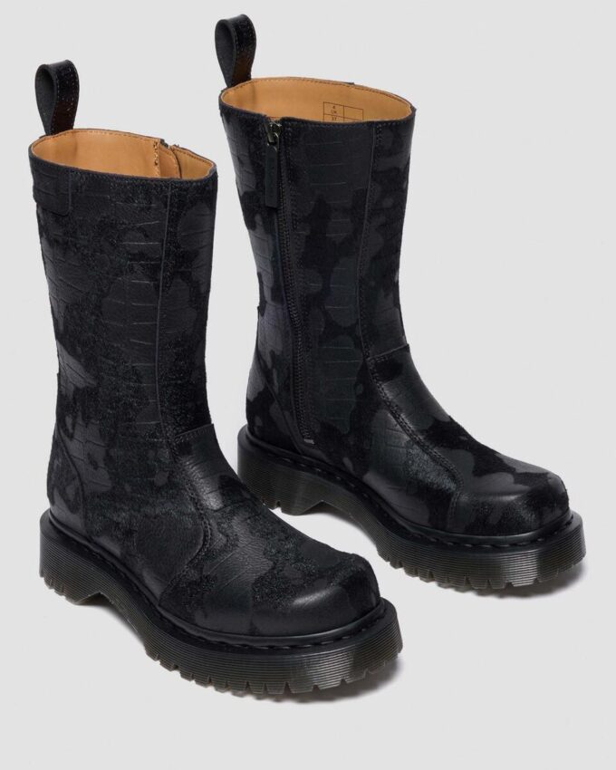 REJENA Stiefel aus Leder mit Krokodilprägung REJENA Stiefel aus Leder mit Krokodilprägung
