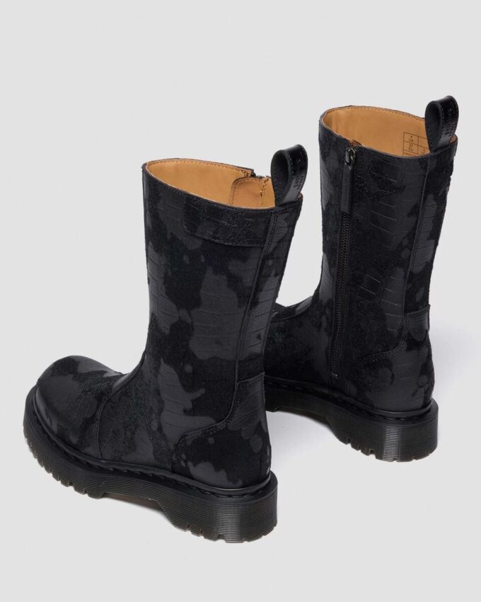 REJENA Stiefel aus Leder mit Krokodilprägung REJENA Stiefel aus Leder mit Krokodilprägung