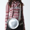 Runder Rucksack aus Lackleder Runder Rucksack aus Lackleder