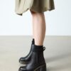 SPENCE Chelsea-Stiefel aus Leder mit ausgestellten Absätzen SPENCE Chelsea-Stiefel aus Leder mit ausgestellten Absätzen