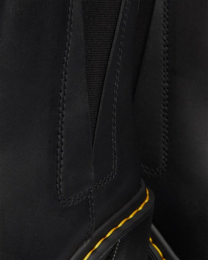 SPENCE Chelsea-Stiefel aus Leder mit ausgestellten Absätzen SPENCE Chelsea-Stiefel aus Leder mit ausgestellten Absätzen
